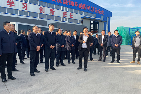 赤峰市党政考察团莅临九游会最新地址
进行参观考察