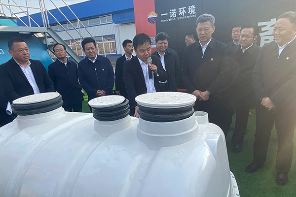 赤峰市党政考察团莅临九游会最新地址
进行参观考察